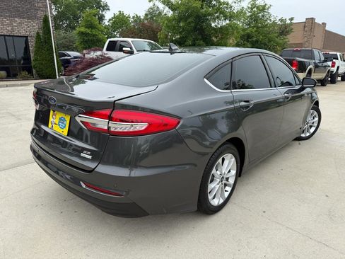 Used 2020 Ford Fusion SE FWD image 4