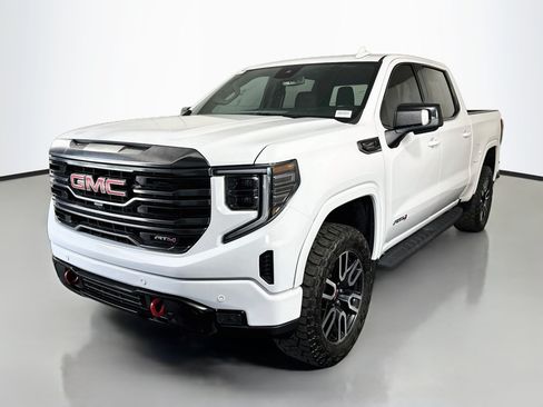 Used 2022 GMC Sierra 1500 AT4 w/ AT4 Premium Package AWD/4WD image 4