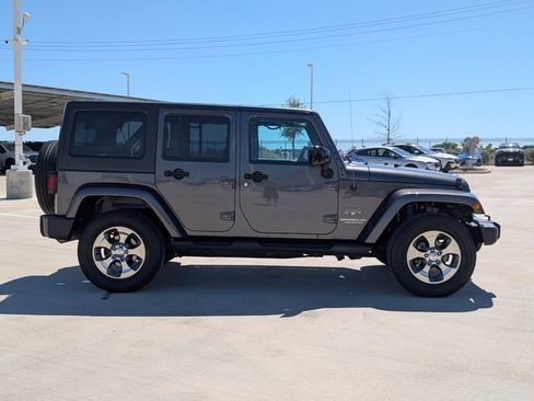 Used 2017 Jeep Wrangler Unlimited Sahara w/ Connectivity Group AWD/4WD image 6