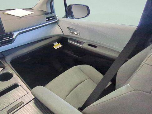 New 2026 Toyota Sienna XLE FWD image 13