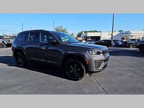 New 2026 Jeep Grand Cherokee Altitude image 38