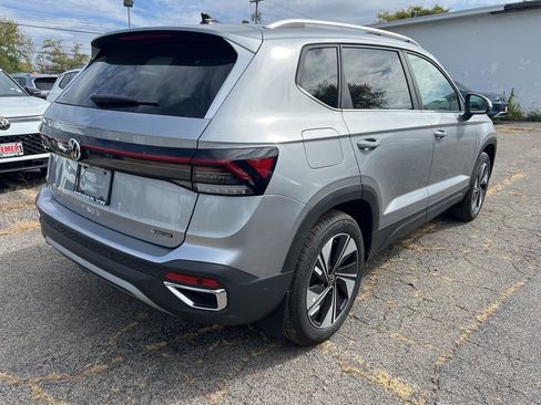New 2025 Volkswagen Taos SE image 6