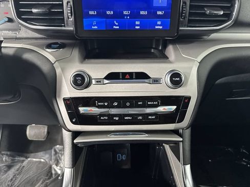 Used 2023 Ford Explorer XLT w/ Equipment Group 202A AWD/4WD image 9