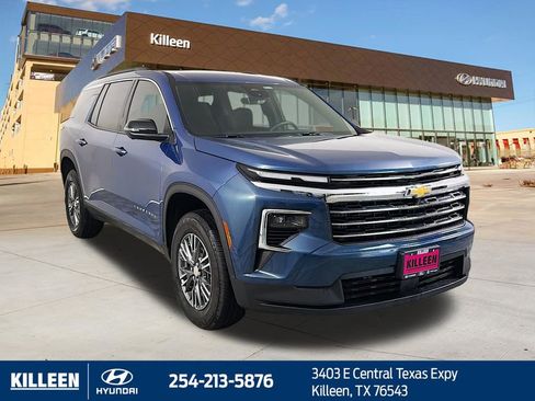 Used 2026 Chevrolet Traverse LT w/ Driver Confidence Package FWD image 1