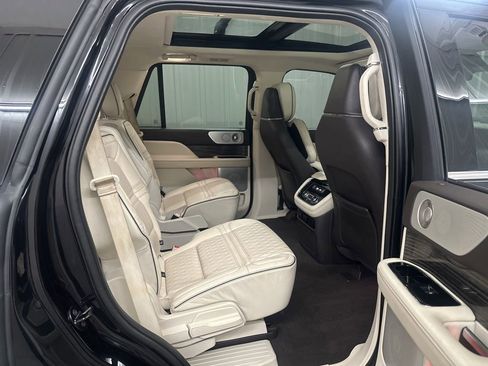 Used 2020 Lincoln Navigator Black Label w/ Cargo Convenience Package image 39
