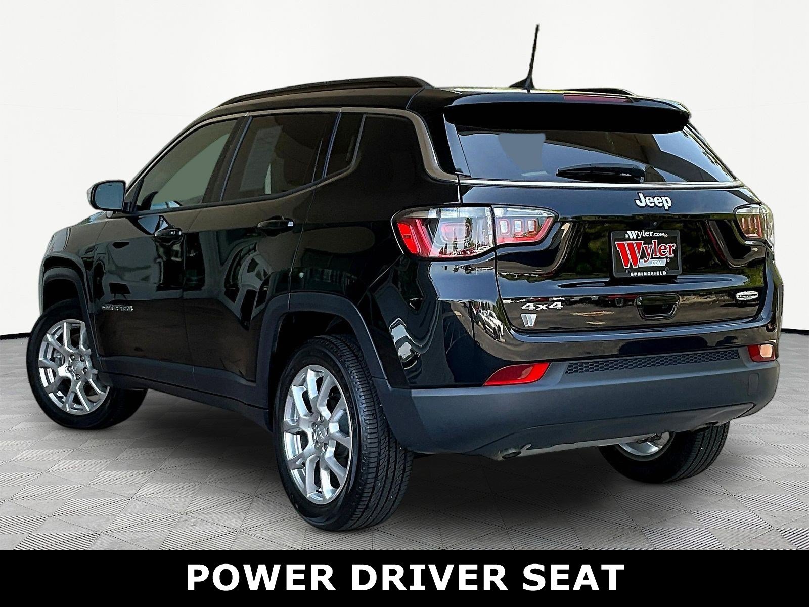 Used 2023 Jeep Compass Latitude AWD/4WD image 4