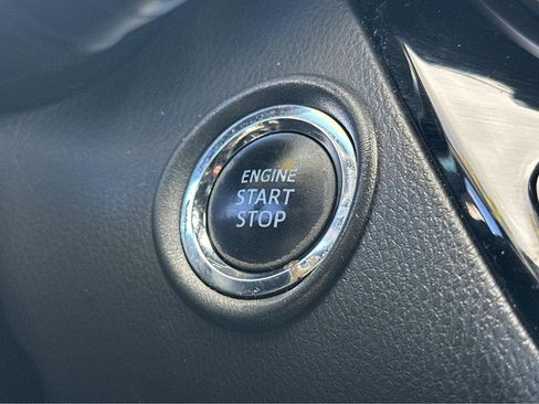 Used 2021 Toyota C-HR XLE image 23