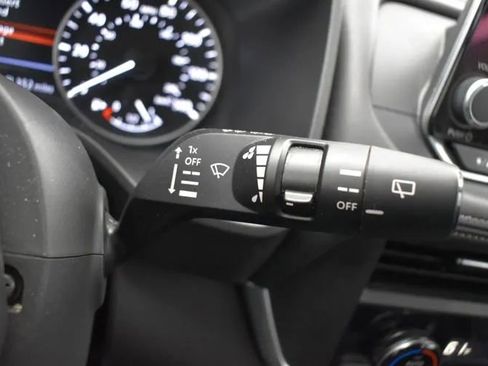 Used 2025 Nissan Rogue SV FWD image 25