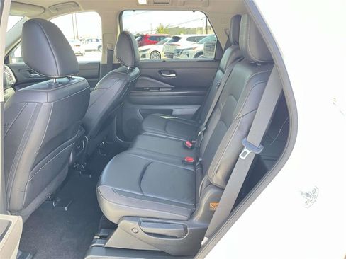 Used 2023 Nissan Pathfinder SL image 25