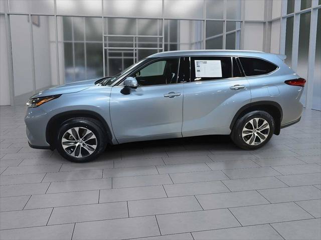 Certified 2022 Toyota Highlander XLE AWD/4WD image 7