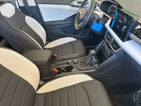 New 2025 Volkswagen Taos SEL image 15