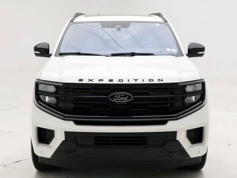 Used 2025 Ford Expedition Max Platinum w/ Stealth Performance Package image 4
