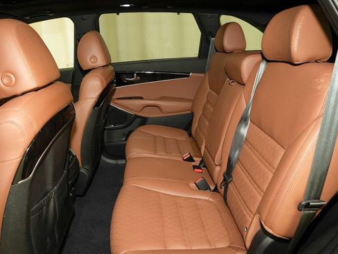 Used 2019 Kia Sorento SX image 9