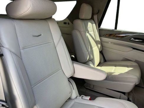 Used 2021 Cadillac Escalade Premium Luxury Platinum image 14
