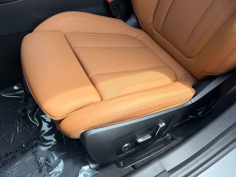 New 2026 BMW 330i Sedan w/ M Sport Package RWD image 18