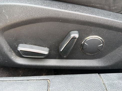 Used 2019 Ford Fusion SE FWD image 18
