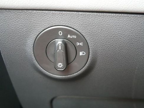 Certified 2024 Volkswagen Taos SE image 24