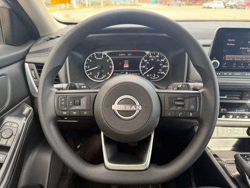 Used 2024 Nissan Rogue SV image 12