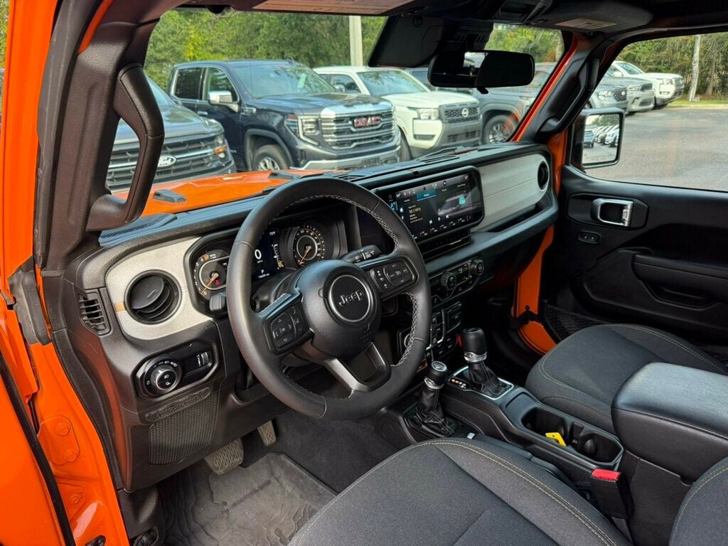 Used 2025 Jeep Gladiator Sport AWD/4WD image 3