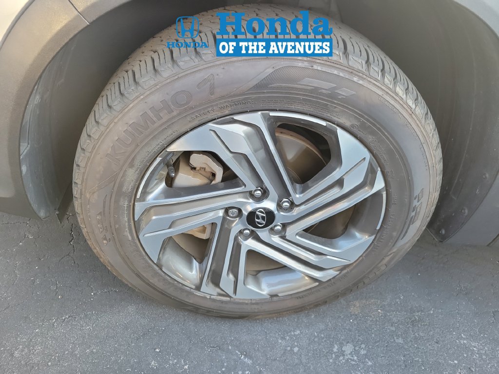 Used 2021 Hyundai Santa Fe SEL w/ Convenience Package FWD image 4