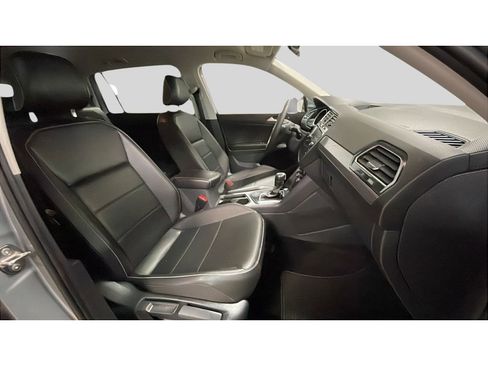 Used 2021 Volkswagen Tiguan SE image 16