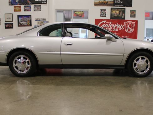 Used 1999 Buick Riviera Supercharged Coupe FWD image 32