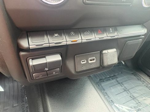 Used 2023 GMC Sierra 1500 Pro AWD/4WD image 15