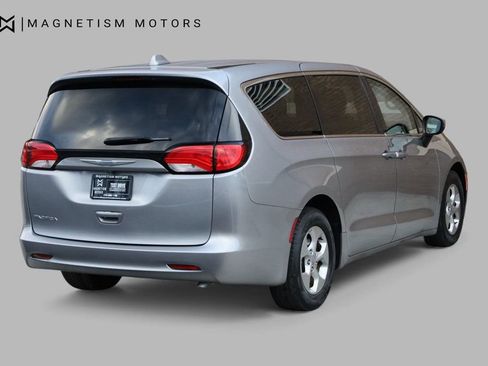 Used 2017 Chrysler Pacifica LX w/ Tire & Wheel Group image 7