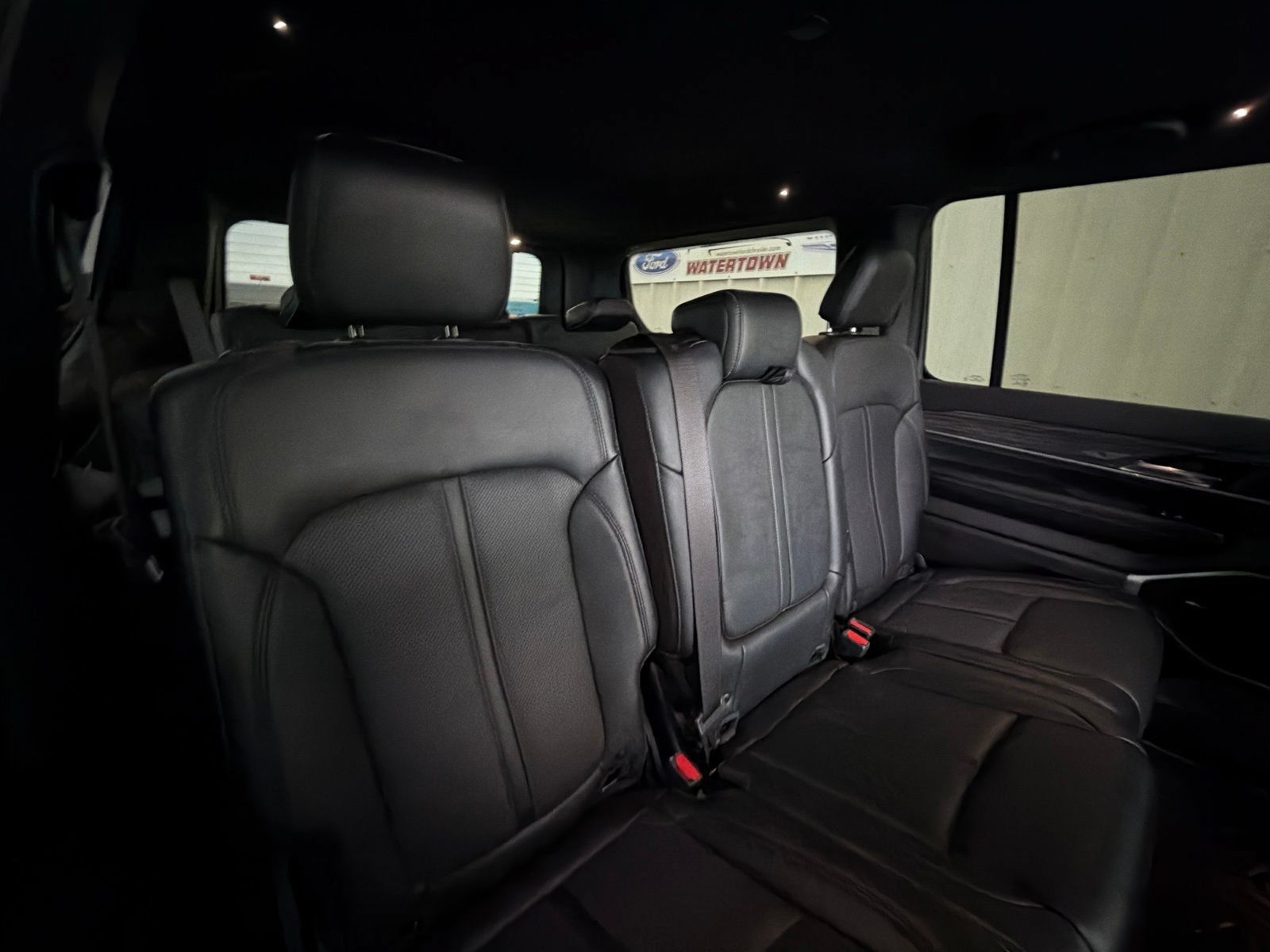 Used 2022 Jeep Wagoneer Series III AWD/4WD image 9
