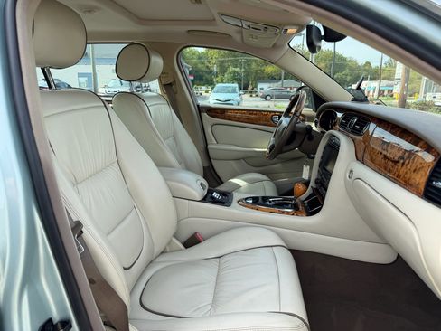 Used 2005 Jaguar XJ8 L image 23