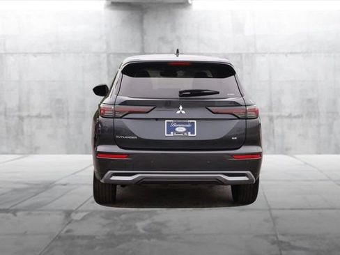 Used 2025 Mitsubishi Outlander AWD image 6