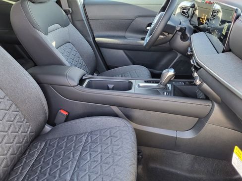 New 2025 Nissan Kicks SV w/ SV Premium Package image 8