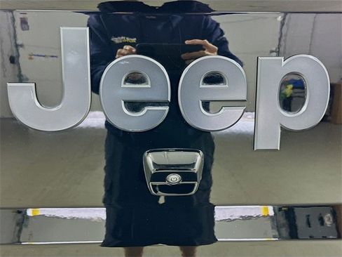 Used 2022 Jeep Gladiator Overland image 18