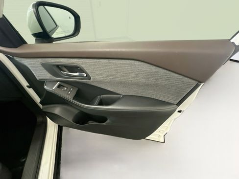 Used 2023 Nissan Rogue SV AWD/4WD image 32