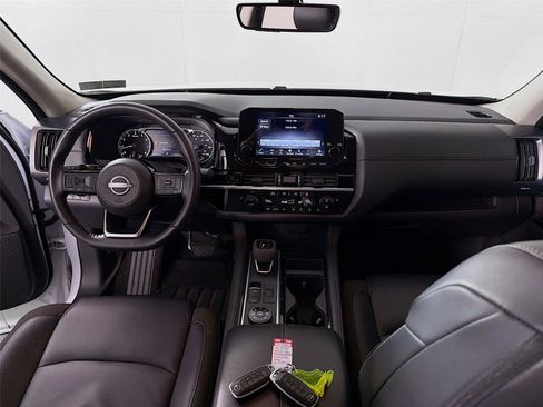 Used 2025 Nissan Pathfinder SL AWD/4WD image 22
