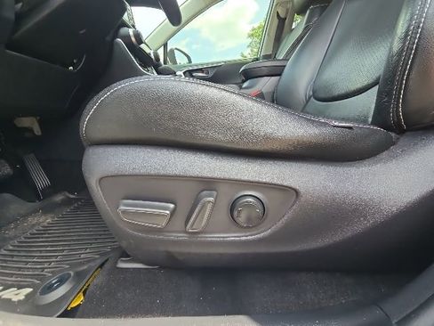 Used 2019 Toyota RAV4 XLE w/ Convenience Package FWD image 22