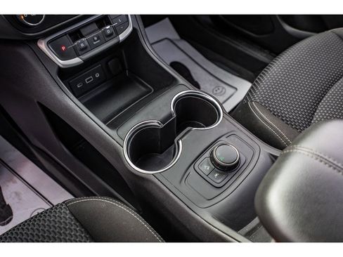 Used 2024 GMC Terrain SLE image 18