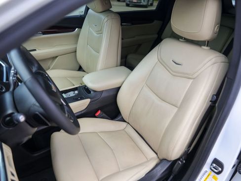 Used 2018 Cadillac XT5 Luxury w/ Driver Awareness Package image 7