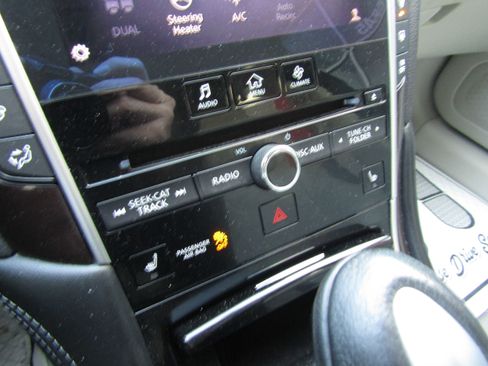 Used 2014 INFINITI Q50 AWD w/ Technology Package image 18