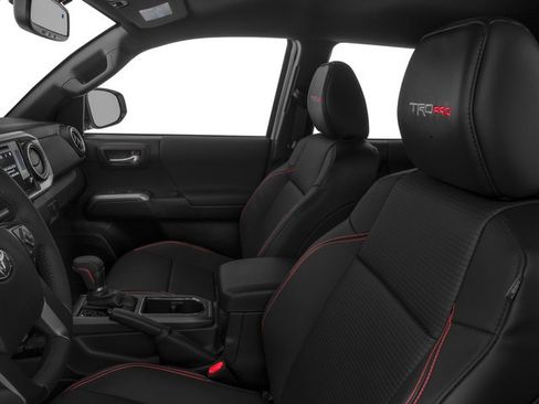 Used 2017 Toyota Tacoma TRD Off-Road AWD/4WD image 9