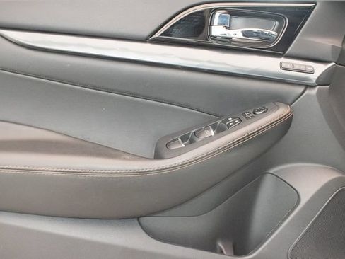 Used 2023 Nissan Maxima SR FWD image 21