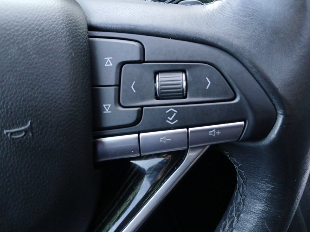 Used 2021 Cadillac XT6 Premium Luxury FWD image 25