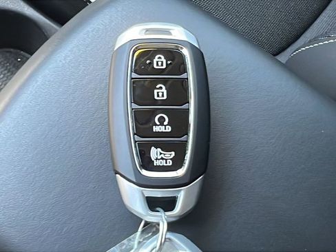 Certified 2025 Hyundai Venue Limited FWD image 35