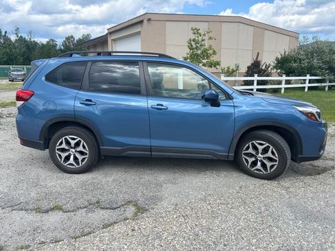 Used 2021 Subaru Forester Premium AWD/4WD image 3