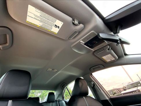 Used 2021 Toyota Camry SE image 14