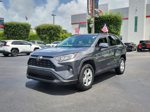 Used 2020 Toyota RAV4 XLE FWD image 7