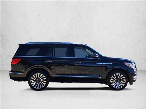 Used 2021 Lincoln Navigator Reserve w/ Luxury Package image 4