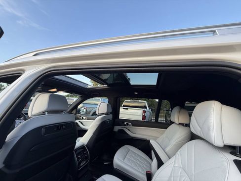 Used 2024 BMW X7 xDrive40i AWD/4WD image 34