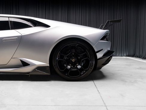 Used 2015 Lamborghini Huracan LP 610-4 image 36