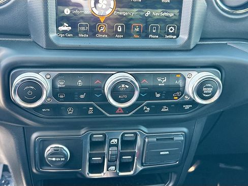 Used 2023 Jeep Gladiator Overland AWD/4WD image 15